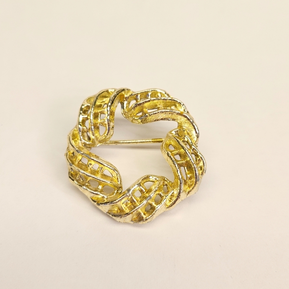 Vintage Goldtone Round Open Work Lattice Brooch